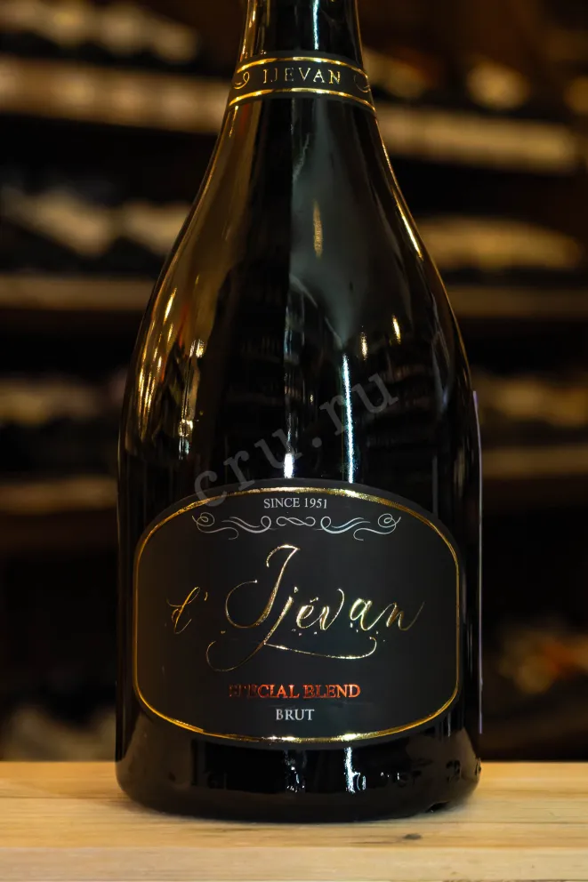 В магазине Крю Профи D'Ijevan White Brut 2024 0.75 л