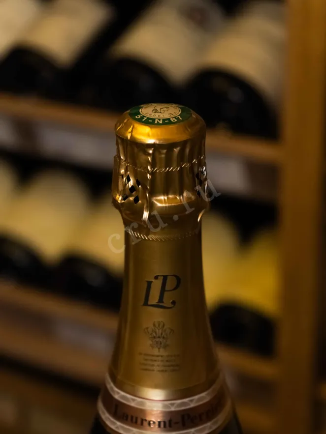 Пробка Laurent-Perrier Brut Cuvee gift box with 2 glasses 2018 0.75 л