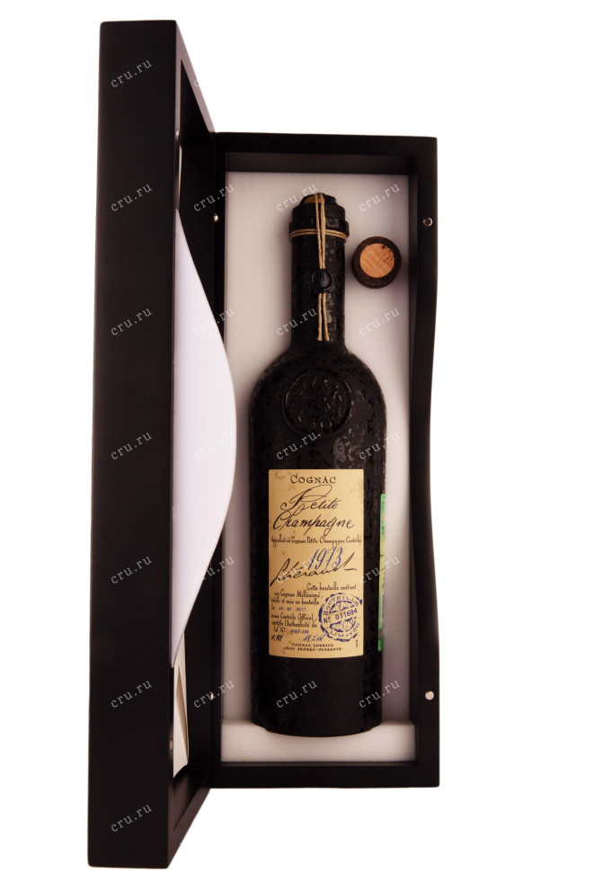 В подарочной коробке Lheraud Petite Champagne 1973 0.7 л