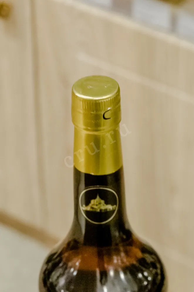 Пробка Calvados du pere Laize Hors d'Age with gift box 0.7 л