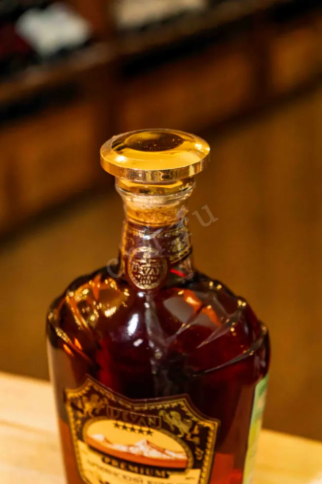 Пробка Ijevan Premium 5 Years Old in gift box 0.5 л