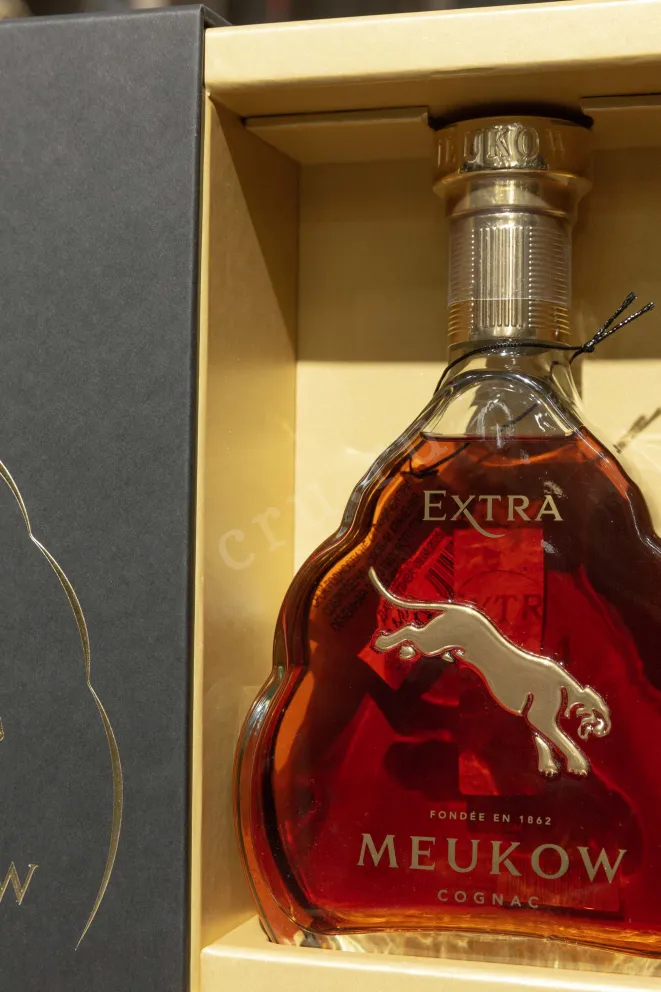 В магазине Крю Профи Meukow Extra 2014 0.7 л