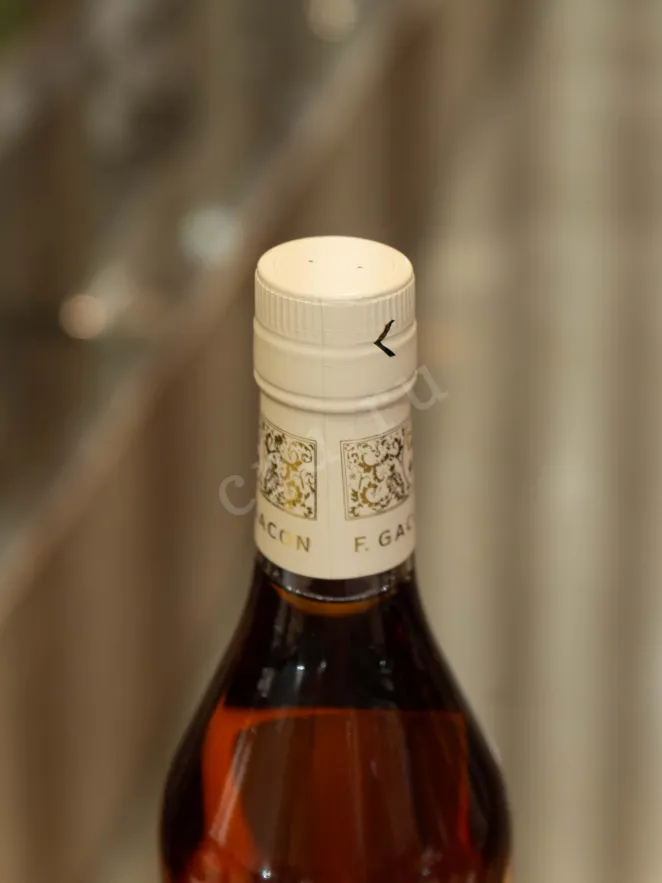 Пробка F.Gacon VSOP Prestige 4 years gift box 0.7 л
