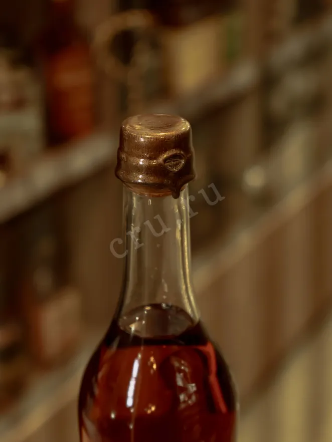 Пробка Laterrade Chateau de La Pouche Armagnac Tenareze in wooden box 1967 0.7 л