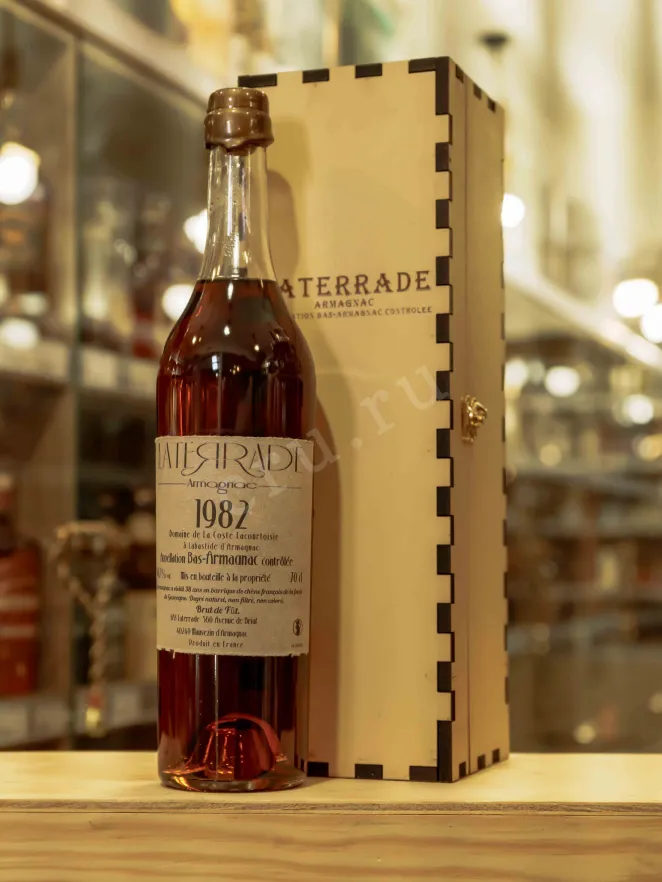В магазине Крю Профи Laterrade Domaine de La Coste Lacourtoisie Bas-Armagnac in wooden box 1982 0.7 л