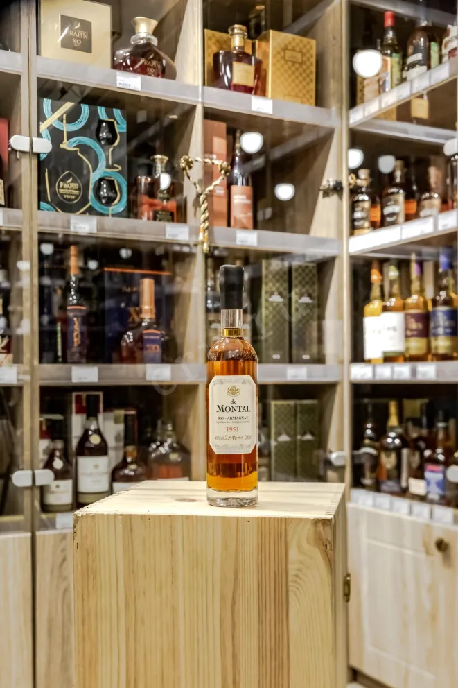 В магазине Крю Профи De  Montal 1951 0.2 л