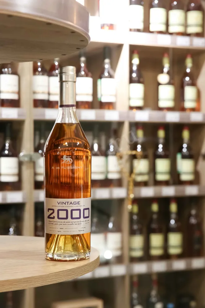 В магазине Крю Профи A de Fussigny Vintage in wooden box 2000 0.7 л