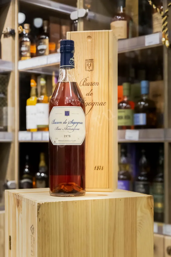 В магазине Крю Профи Baron de Sigognac wooden box 1978 0.7 л