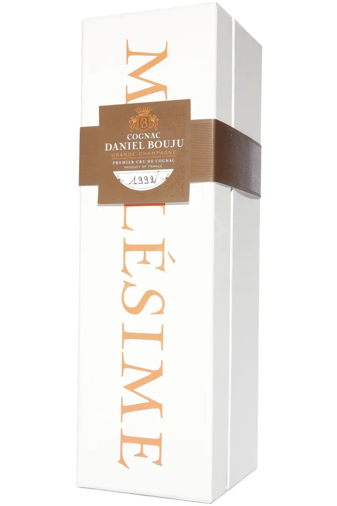 Подарочная коробка Daneil Bouju Grande Champagne Premier Cru De Cognac in gift box 1992 0.7 л