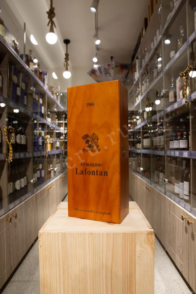 В магазине Крю Профи Lafontan 1966 0.7 л