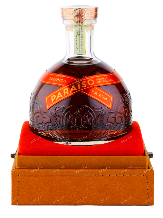 Бутылка рома Факундо Параисо 0.7 в подарочной коробке из кожи