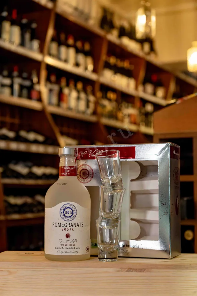 В магазине Крю Профи Hent Pomegranate in gift box with 3 glasses 0.5 л