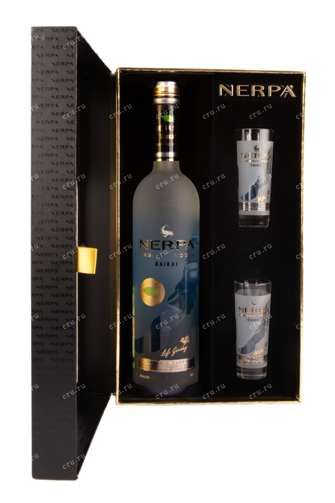 Бутылка водки Nerpa Organic gift box + 2 shots 0.7 в подарочной упаковке с шотами