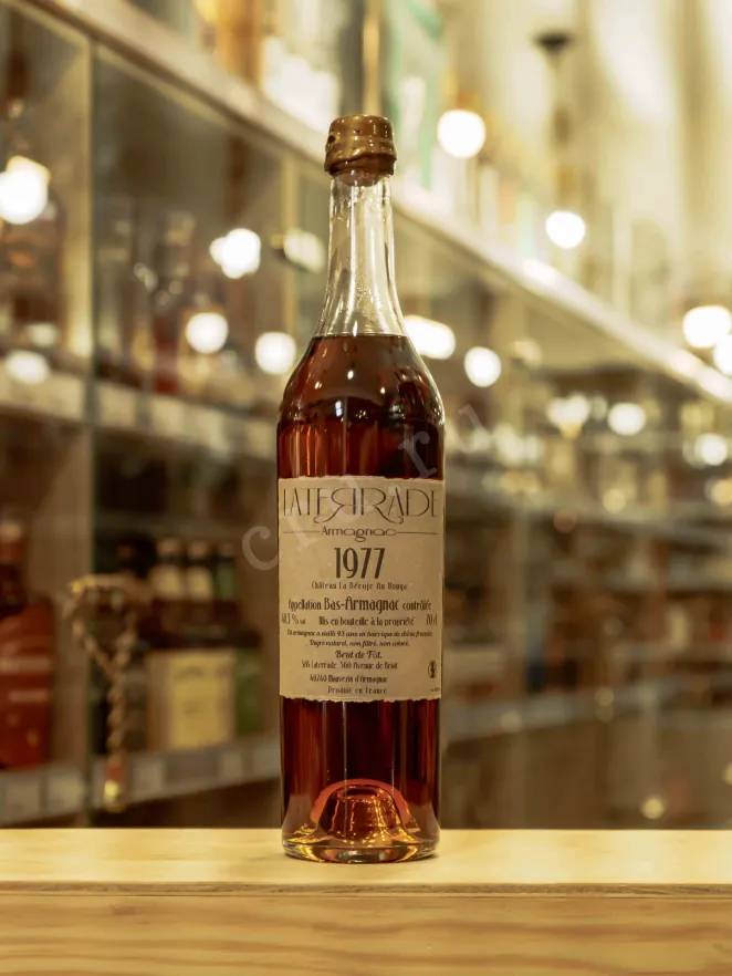 В магазине Крю Профи Laterrade Chateau de La Beroje Bas Armagnac in wooden box 1977 0.7 л