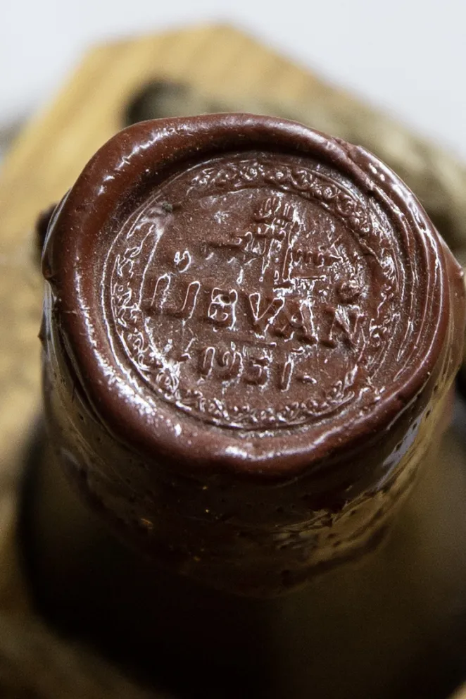 Пробка  Ijevan Tanakan in a ceramic bottle with a rope 2022 0.75 л