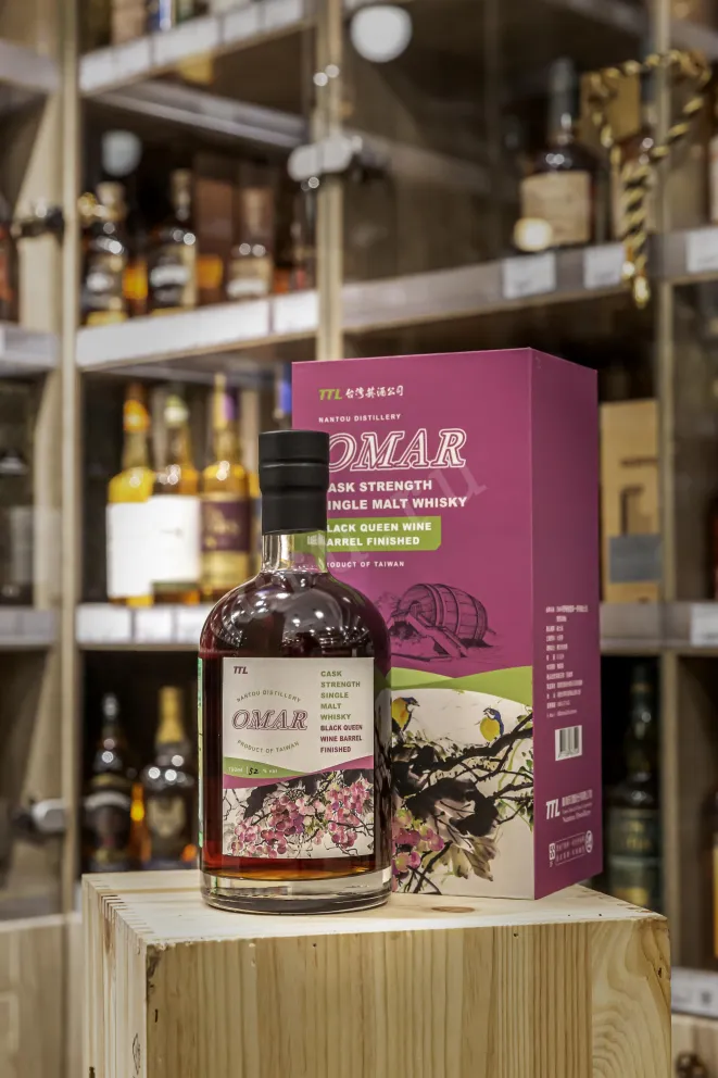 В магазине Крю Профи Omar Cask Strength Single Malt Black Queen Wine Barrel Finished in gift box 0.7 л
