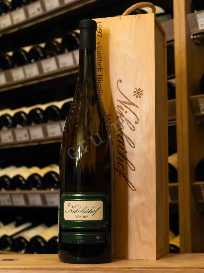 В магазине Крю Профи Nikolaihof Wachau Vinothek Fass Severin Riesling in wooden box 1997 1.5 л