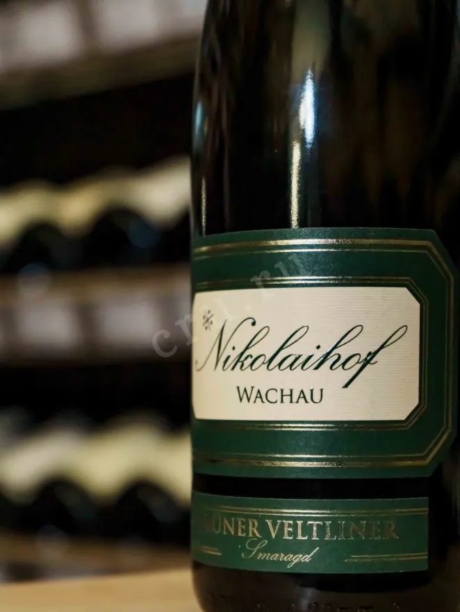 В магазине Крю Профи Nikolaihof Wachau Im Weingebirge Gruner Veltliner Smaragd 2017 0.75 л