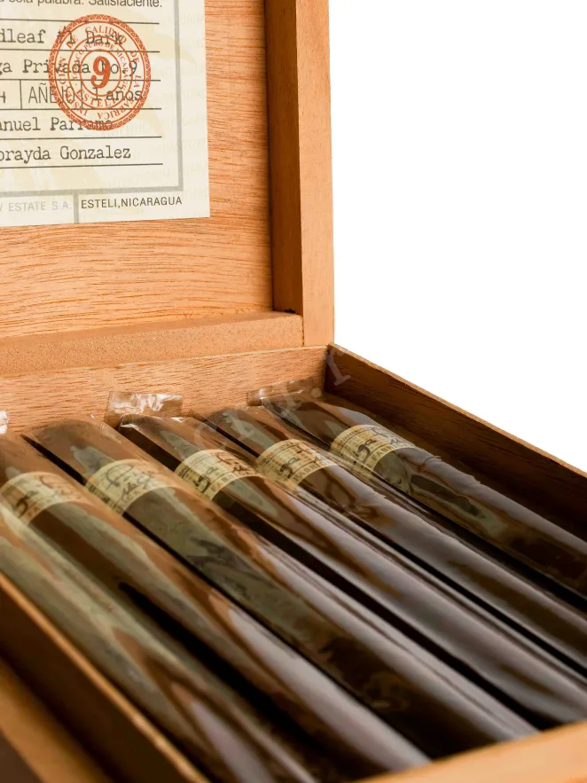 Коробка с сигарами Drew Estsate Liga Privada №9 Corona Doble *24 0 л