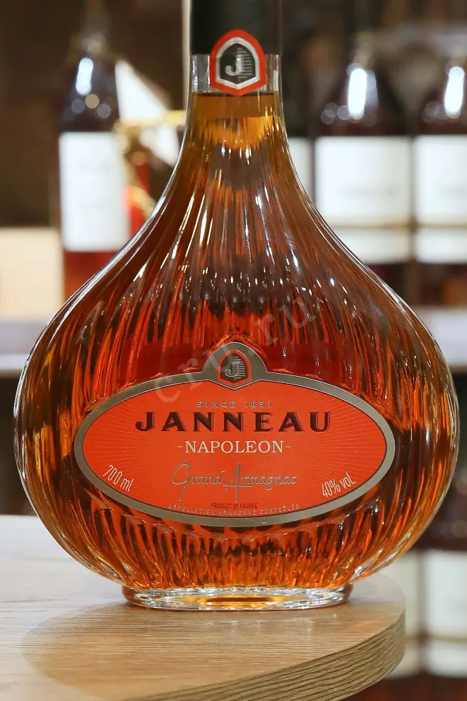 В магазине Крю Профи Janneau Napoleon 0.7 л
