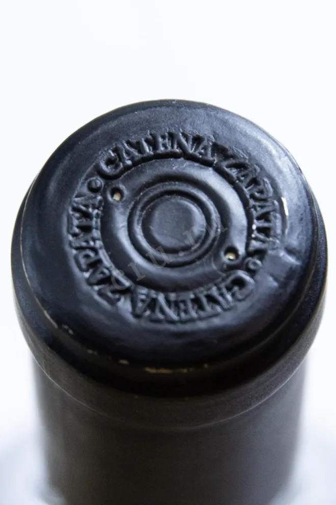 Пробка Catena Zapata Adrianna Vineyard White Stones Chardonnay 2020 0.75 л