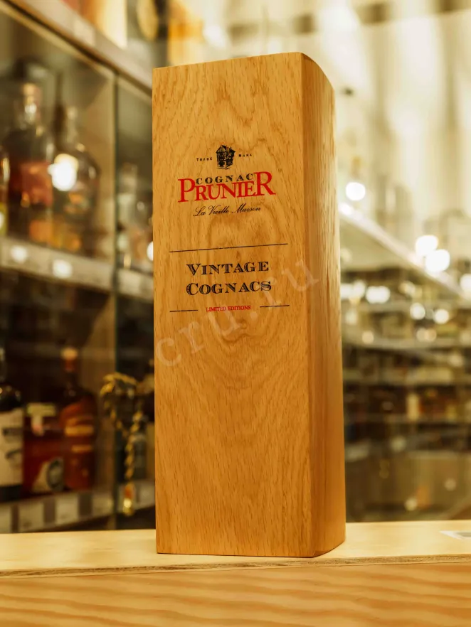В магазине Крю Профи Prunier Grande Champagne Vintage 1999 wooden box 1999 0.7 л