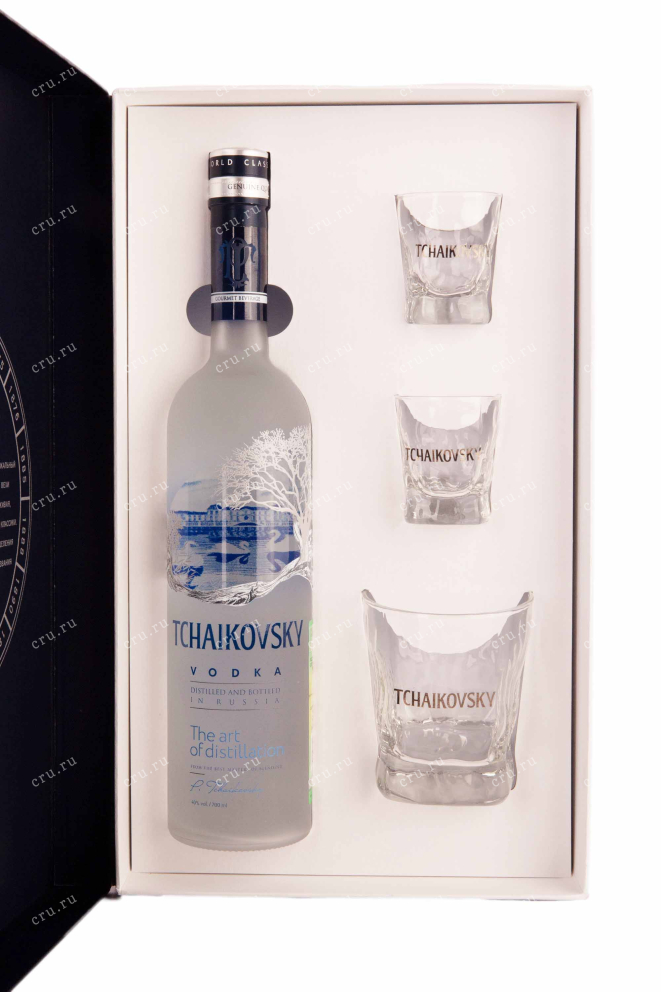 В подарочной коробке Tchaikovsky in gift box + 3 glasses 0.7 л
