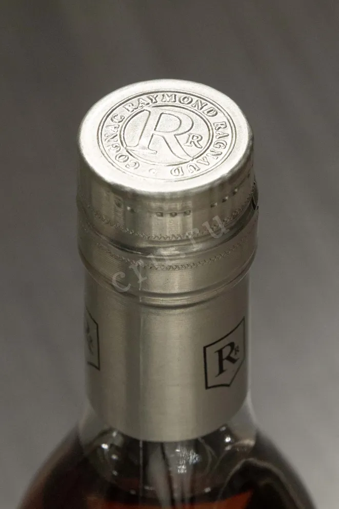 Пробка Raymond Ragnaud Tres Vielle Reserve Grand Champagne 1er Cru De Cognac in gift box 0.5 л
