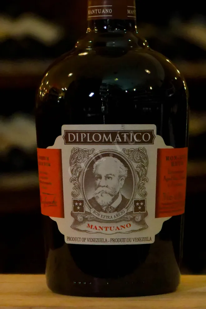 В магазине Крю Профи Botucal Diplomatico Mantuano in tube 0.7 л