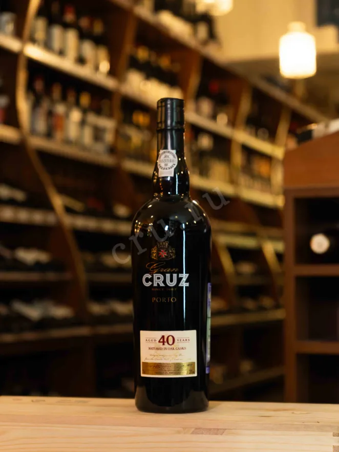В магазине Крю Профи Porto Gran Cruz 40 years old in wooden box 1983 0.75 л