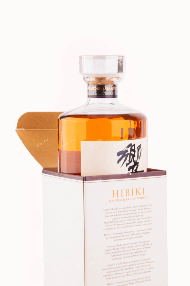 Бутылка виски Hibiki Japanese Harmony 0.7 в подарочной коробке
