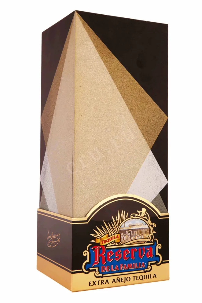 Подарочная упаковка Jose Cuervo Reserva De La Familia Extra Anejo 0.75 л