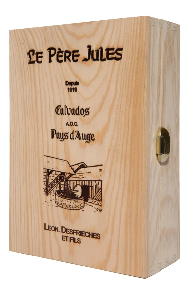 Деревянная коробка Le Pere Jules 20 years in gift box 0.7 л