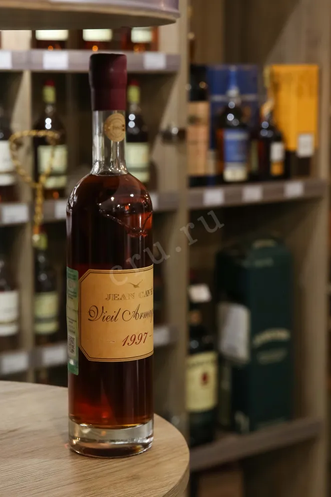 В магазине Крю Профи Jean Cave Vieil in gift box 1997 0.7 л
