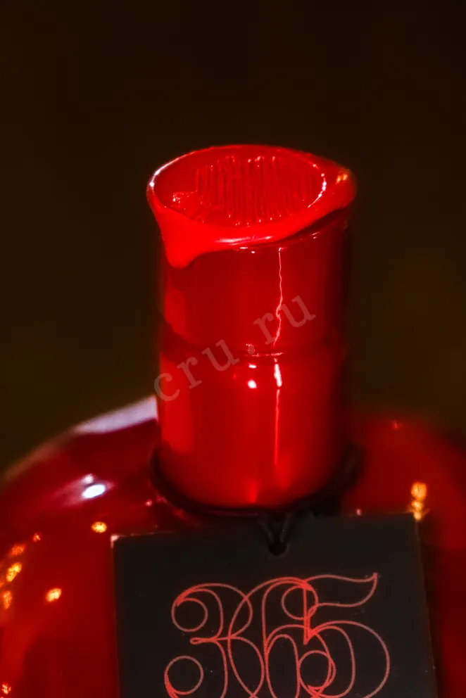 Пробка 365 wines Cherry in a souvenir bottle 0.75 л