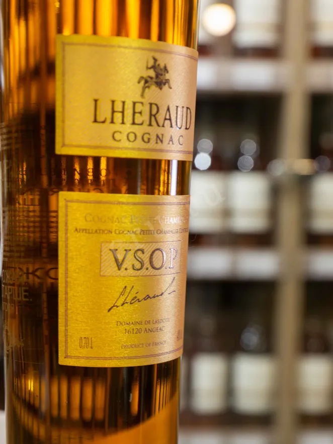 В магазине Крю Профи Lheraud Petite Champagne VSOP in gift box with 1 glass 0.7 л