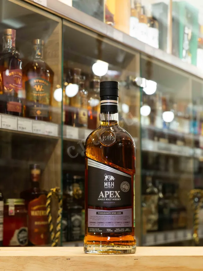 В магазине Крю Профи M & H Apex Pomegranate Wine Cask gift box 0.7 л