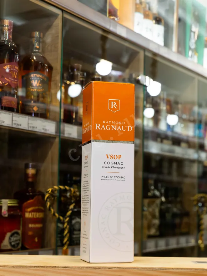 В магазине Крю Профи Raymond Ragnaud VSOP Reserve Grand Champagne 1er Cru De Cognac in gift box 0.7 л