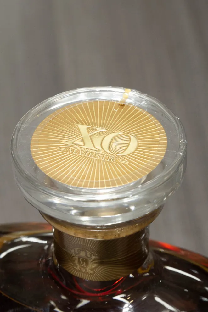 Пробка Chateau Montifaud Petit Champagne XO Majestic gift box 0.7 л