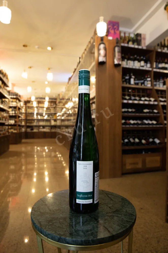 В магазине Крю Профи Staffelter Hof Krov Steffensberg GeGe Riesling Trocken 2018 0.75 л
