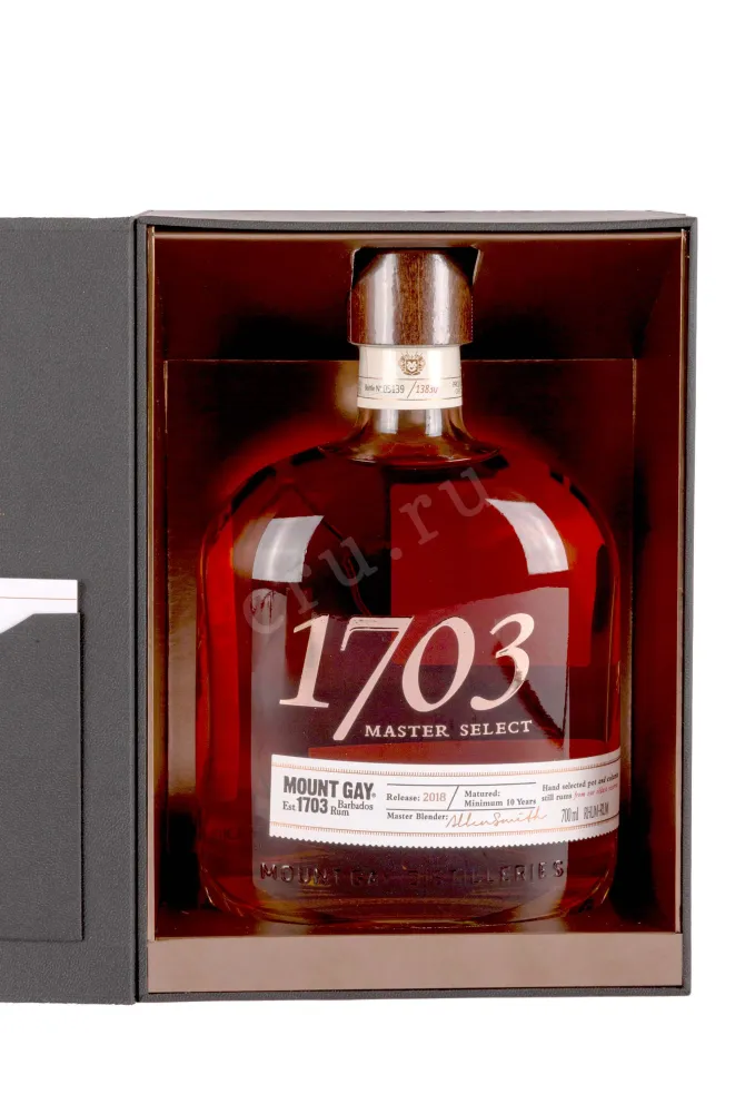 В подарочной коробке Mount Gay 1703 Master Select gift box 0.7 л