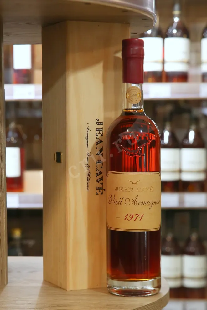 В магазине Крю Профи Jean Cave Vieil Armagnac AOC wooden box 1971 0.7 л
