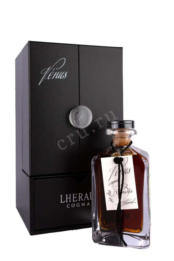Коньяк Lheraud Venus 40 years with gift box  0.7 л