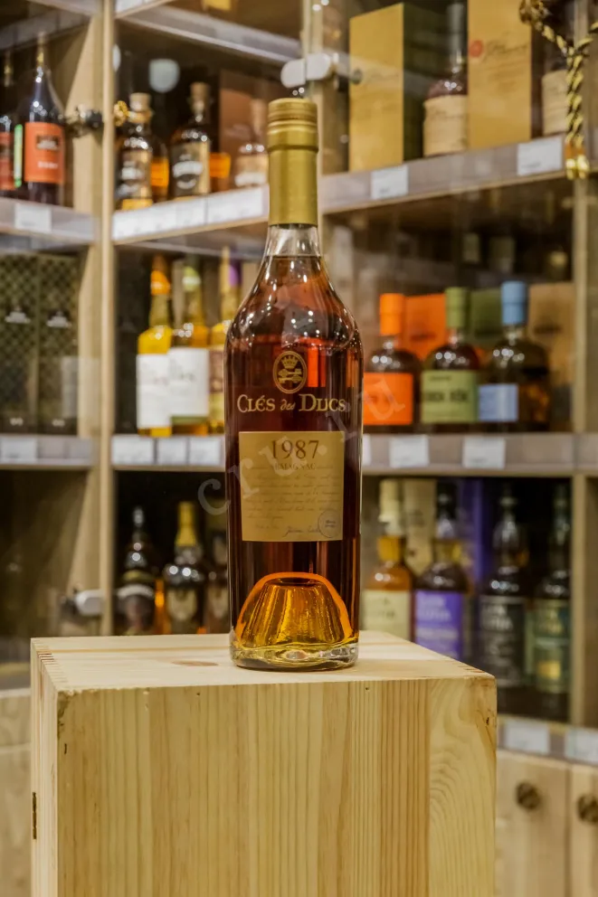 В магазине Крю Профи Cles des Ducs 1987 0.7 л