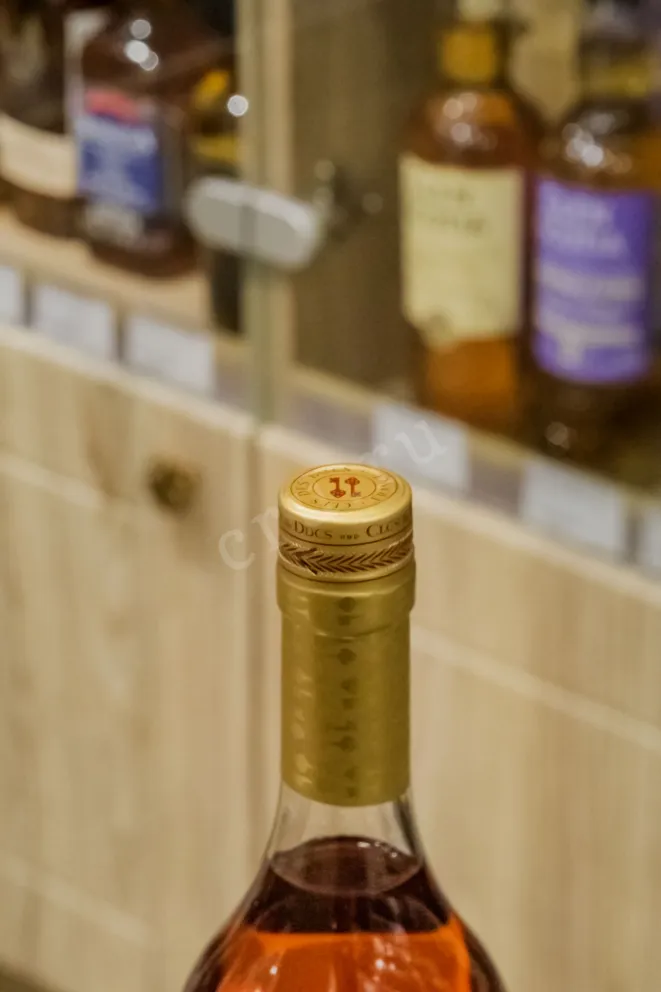 Пробка Cles des Ducs Millesime gift box 1983 0.7 л