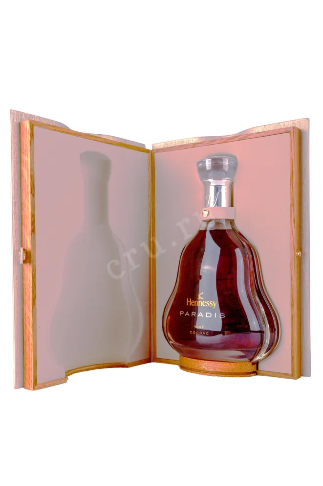 В подарочной коробке Hennessy Paradise 0.7 л