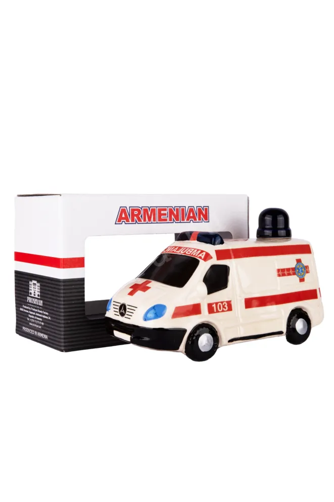 Коньяк Прошян Скорая помощь 7 лет в подарочной упаковке  0.75 л