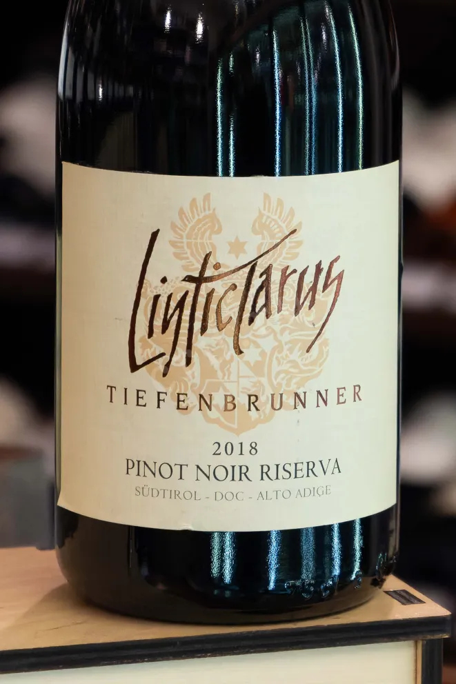 В магазине Крю Профи Tiefenbrunner Pinot Nero Riserva Linticlarus 2018 0.75 л