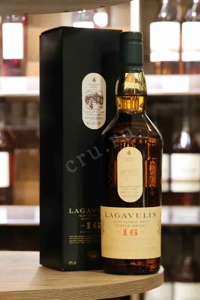 В магазине Крю Профи Lagavulin 16 years with gift box 0.7 л