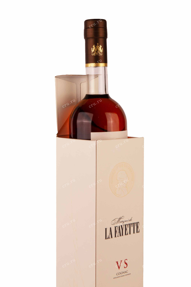 В подарочной коробке Marcuis de La Fayette VS gift box 2017 0.7 л